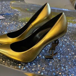 YSL pumps only wore once